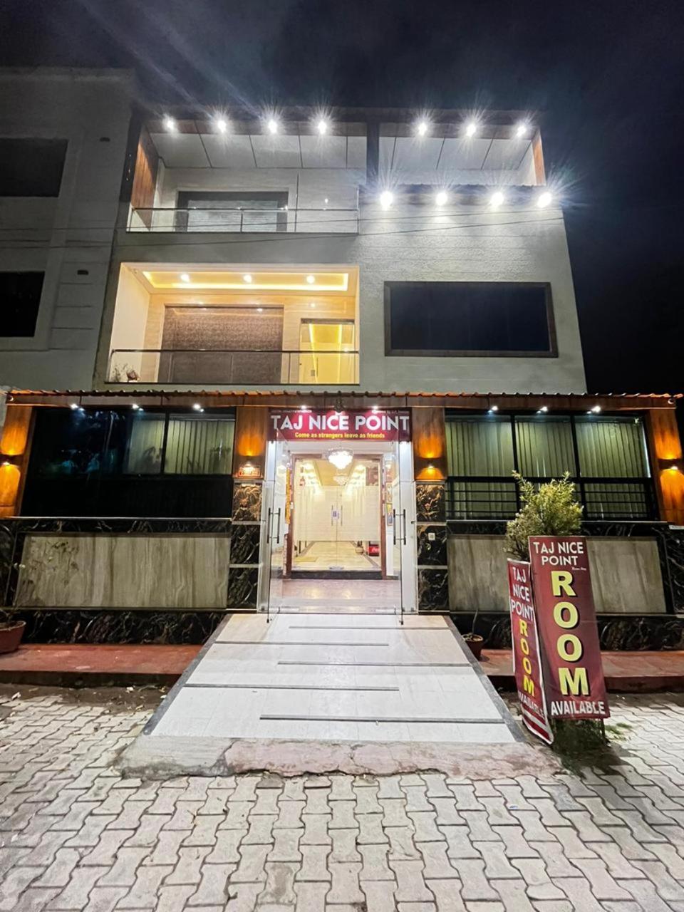 Taj Nice Point Manage By Taj Sunrise Group Agra  Exterior foto