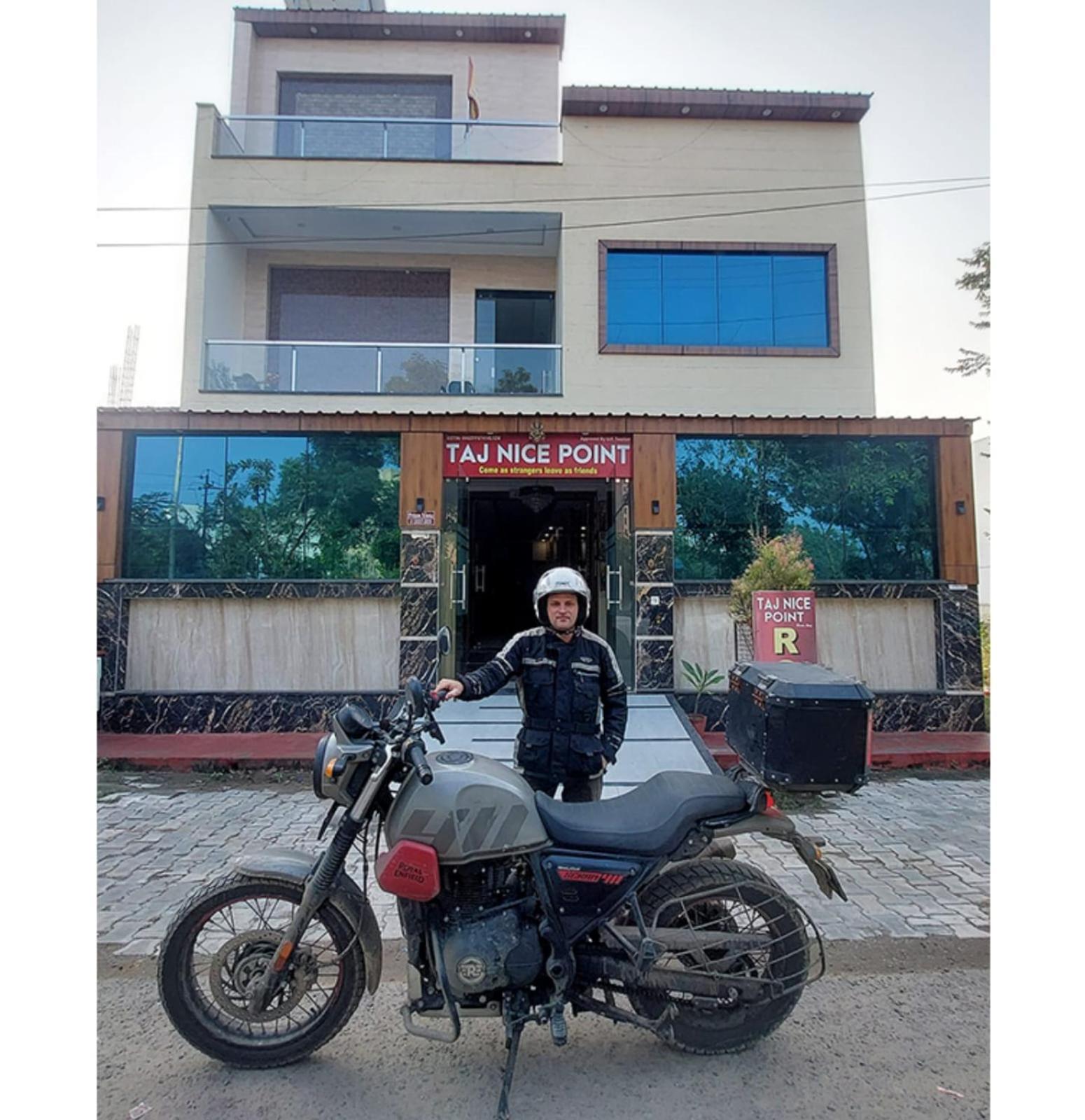 Taj Nice Point Manage By Taj Sunrise Group Agra  Exterior foto