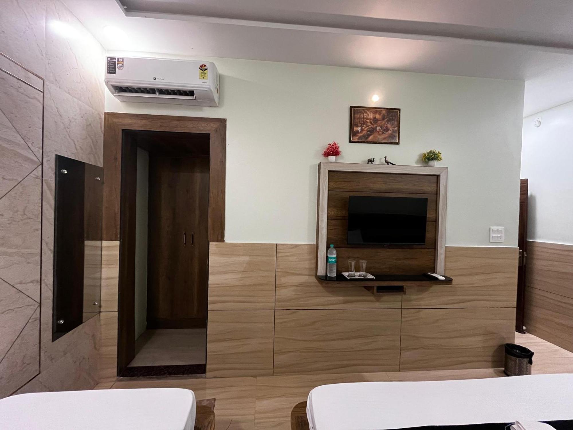 Taj Nice Point Manage By Taj Sunrise Group Agra  Exterior foto